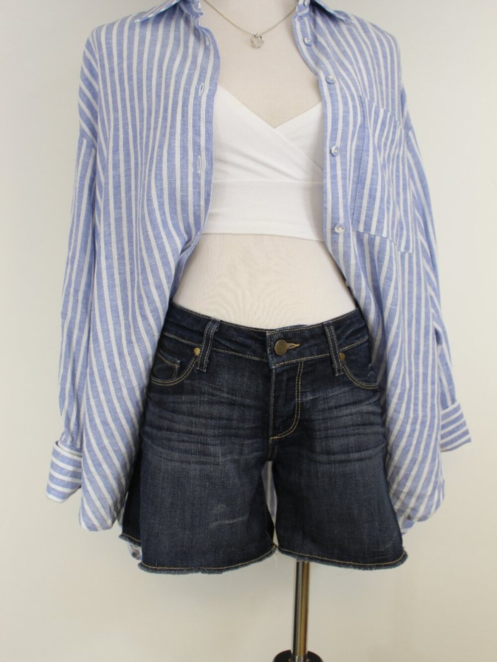 PAIGE‎ Jimmy Jimmy Shorts 24 Dark Wash Low Rise Raw Hem Denim